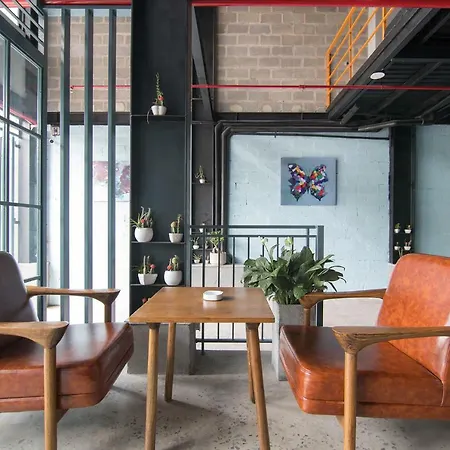 Reddoorz Plus @ Ung Van Khiem Street-2